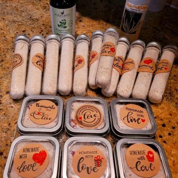 Homemade Soaps, bath salts and bath bombs - Picture 1 of 6